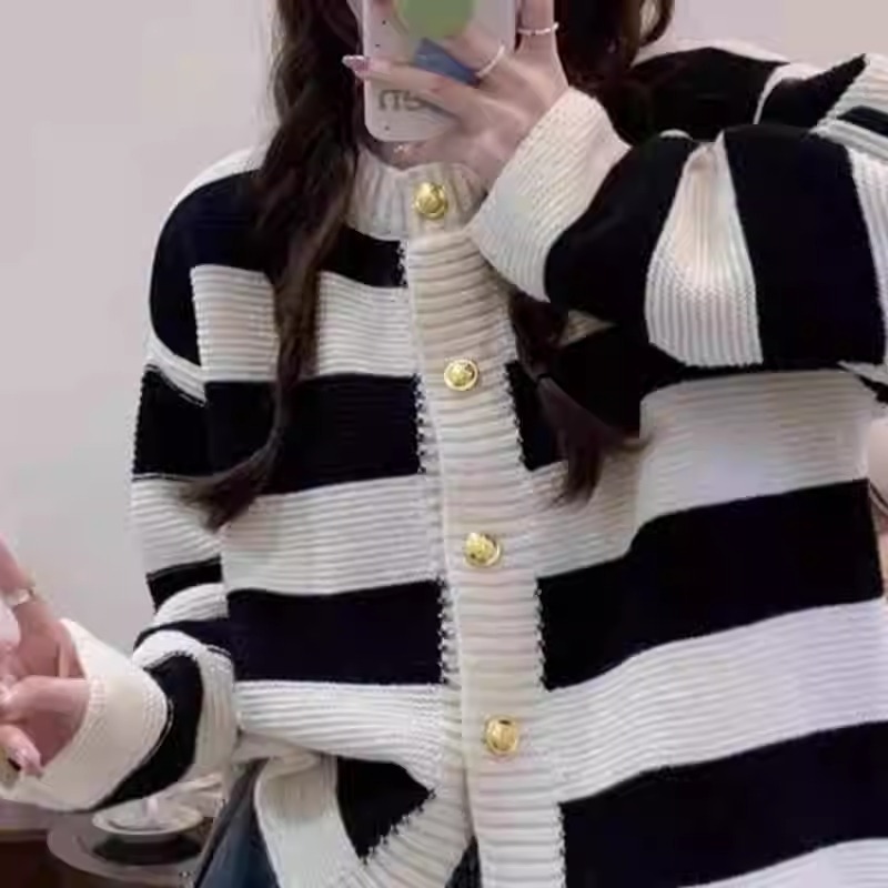 Chic striped knitted cardigan for women, autumn and winter, with