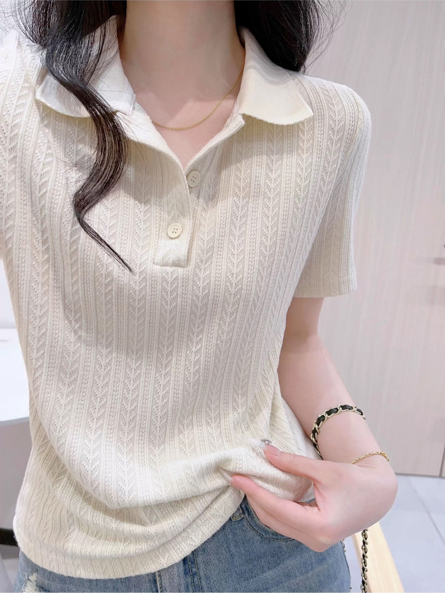 Áo polo nữ ngắn tay dáng ôm, cổ bẻ, phom chuẩn, thiết kế tôn dáng — màu đen