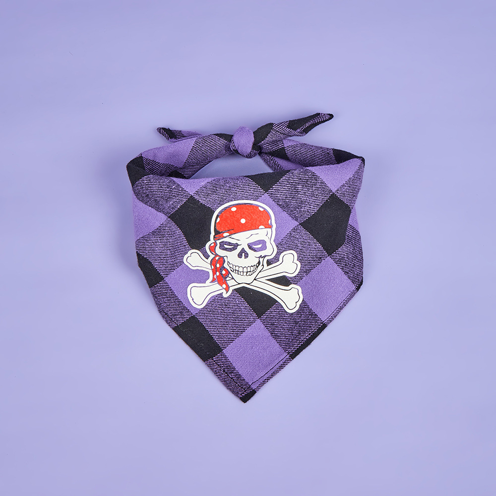 Transfronterizo a rayas de Halloween bufanda luminosa calabaza cráneo impreso triángulo toalla mascota perro saliva toalla al por mayor