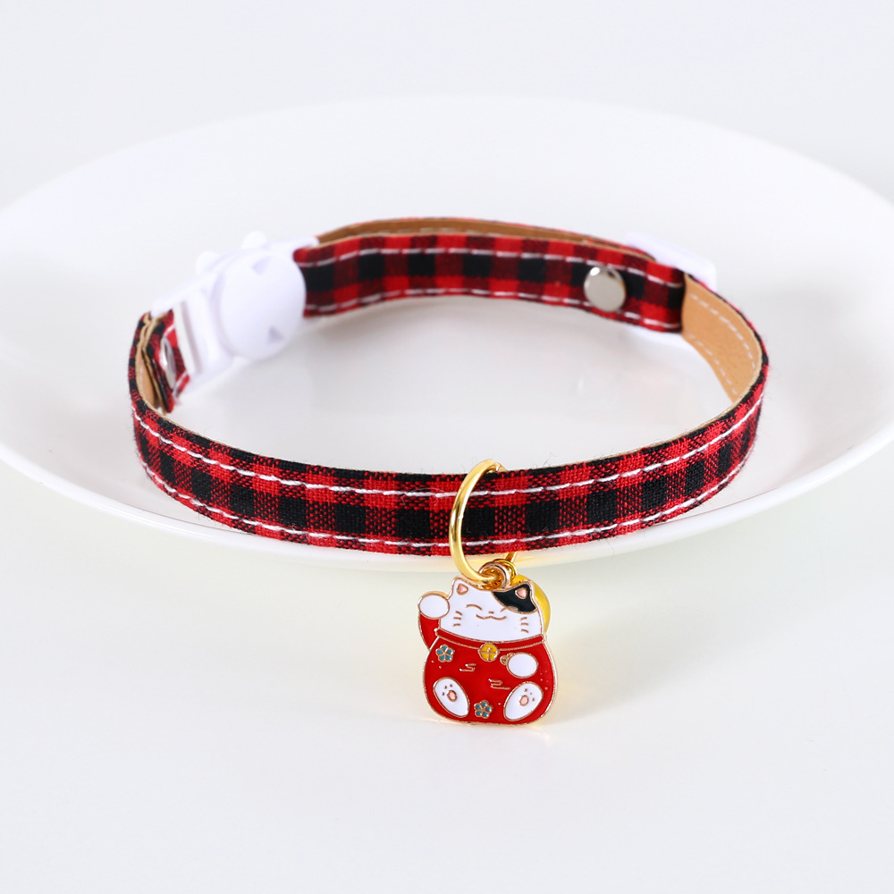 Pet PU cuadrícula ajustable anti-asfixia collar campana gatos perros conejos para atraer la fortuna gatos colgante de dibujos animados collar