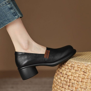 French soft leather retro pedal shoes women's 2025 spring and autumn round head loafers thick heel heightening small leather shoes wholesale