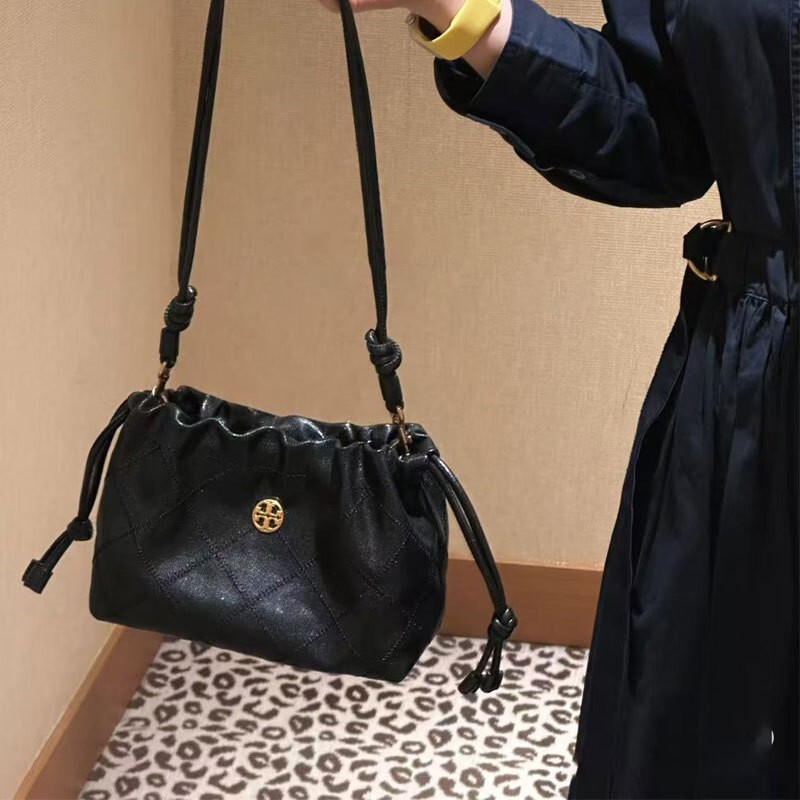 Cross-border TB women's bag willla new shopping bag, drawstring shoulder bag, crossbody commuter underarm bag, cloud bag