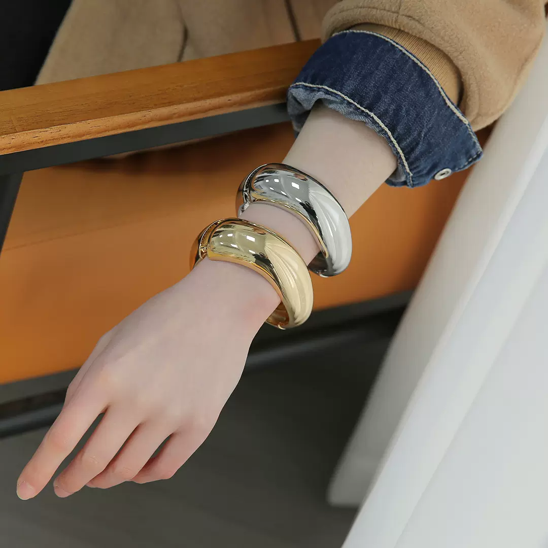 亚马逊2025爆款手镯亮面设计质感时尚达人跨境潮流合金高级感手镯