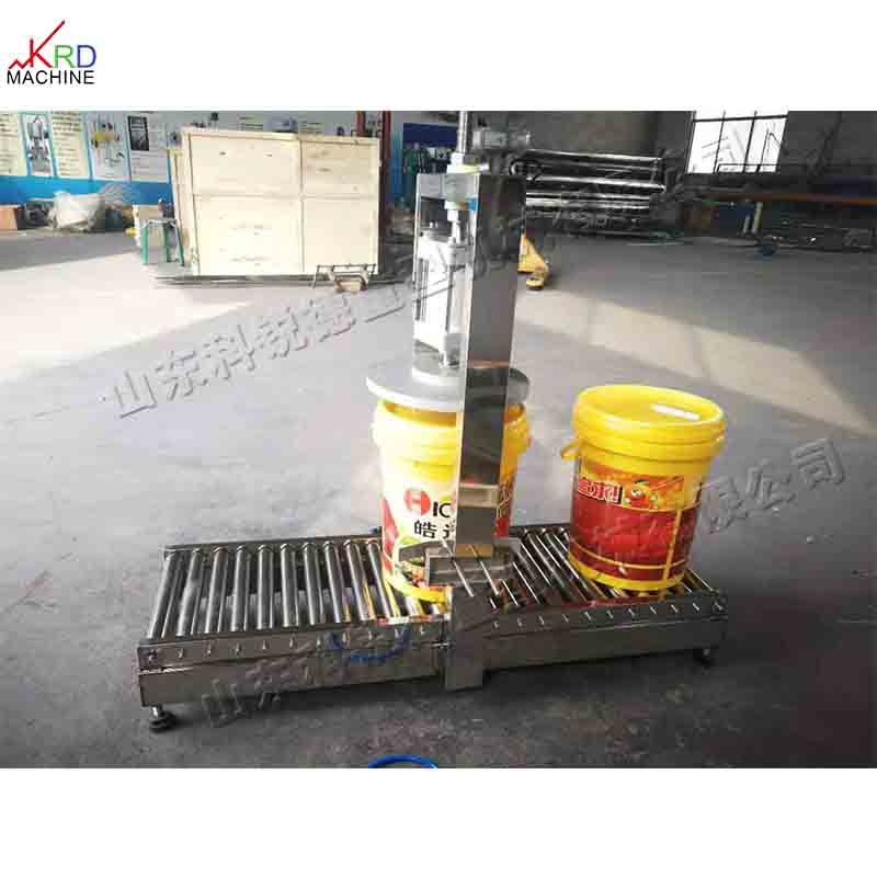 立式塑料桶压盖机 无动力辊筒润滑油桶封口机 单头气动圆桶封盖机