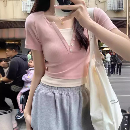Hot girl pink shoulder short-sleeved T-shirt for women in summer design niche slim fit and slim fake two-piece V-neck short top