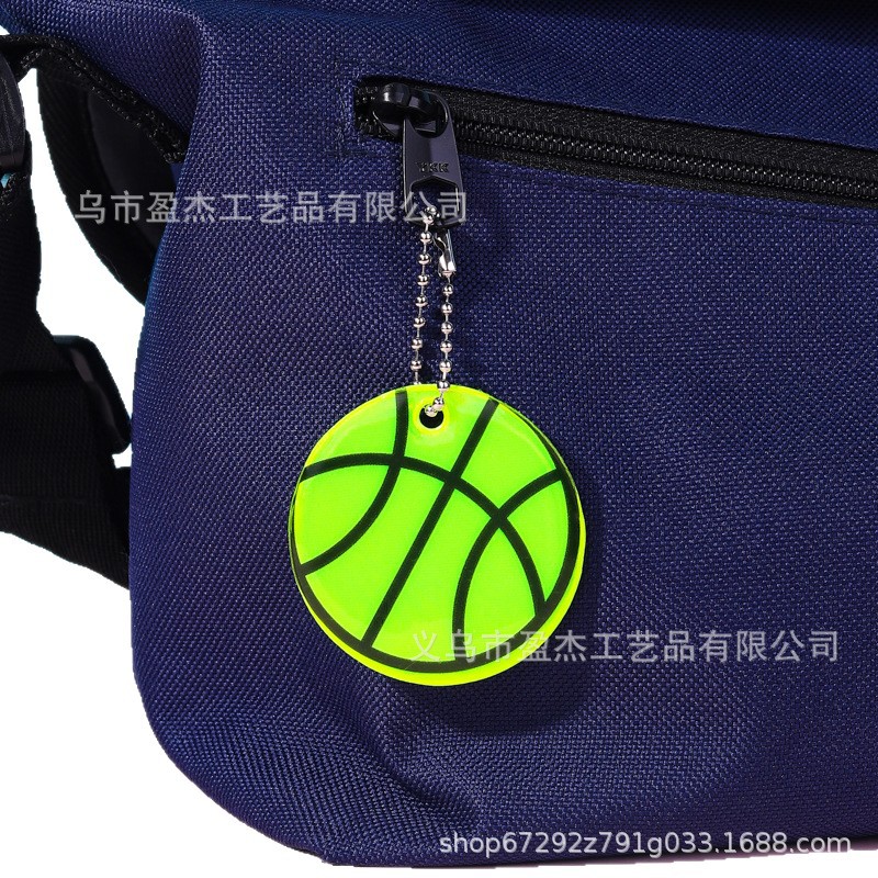 Llavero Colgante Reflectante de Baloncesto de PVC para Mochilas image 6