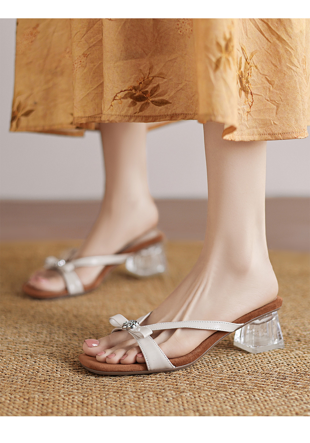 Sandal cao gót nữ mũi vuông hở ngón, quai ngang đính nơ, gót trong suốt 7 cm — màu đen, màu trắng ngà chi tiết 1