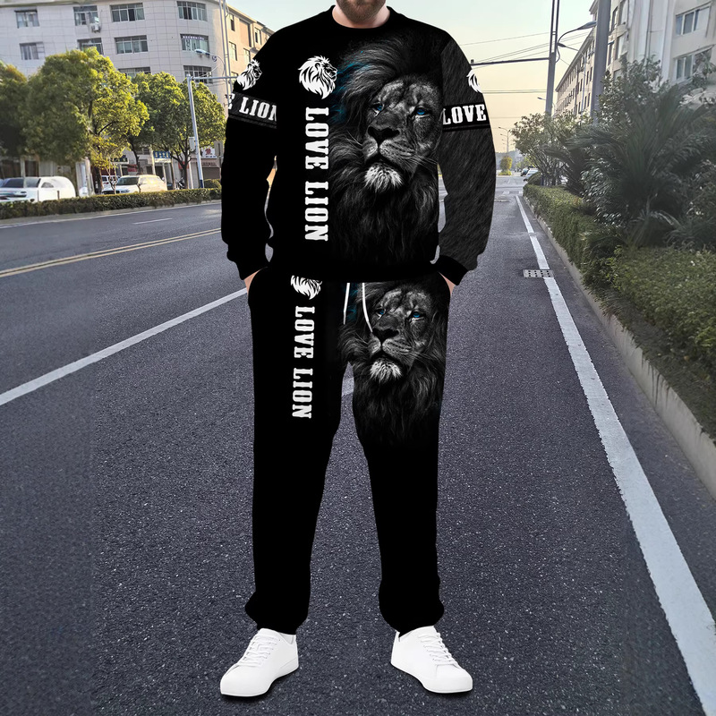 The Lion's Thick and Fluffy Mane, Sharp Blue Pupils, and Full-Print Sportswear Round-Neck Sweatshirt and Sweatpants Two-Piece Set The Lion's Thick and Fluffy Mane, Sharp Blue Pupils, and Full-Print Sportswear Round-Neck Sweatshirt and Sweatpants Two-Piece Set