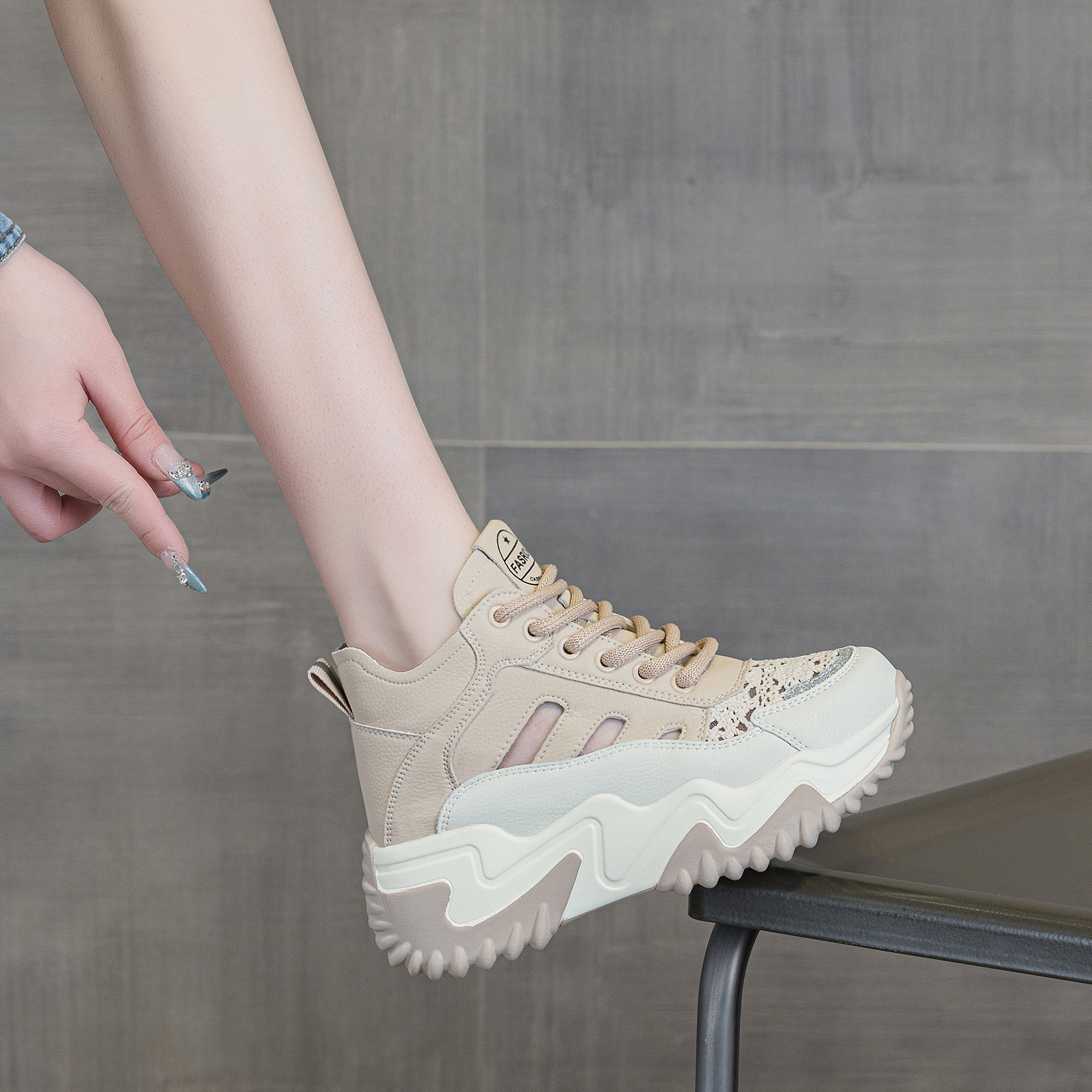 小个子内增高厚底2025夏季新款镂空透气老爹鞋坡跟休闲高帮女鞋