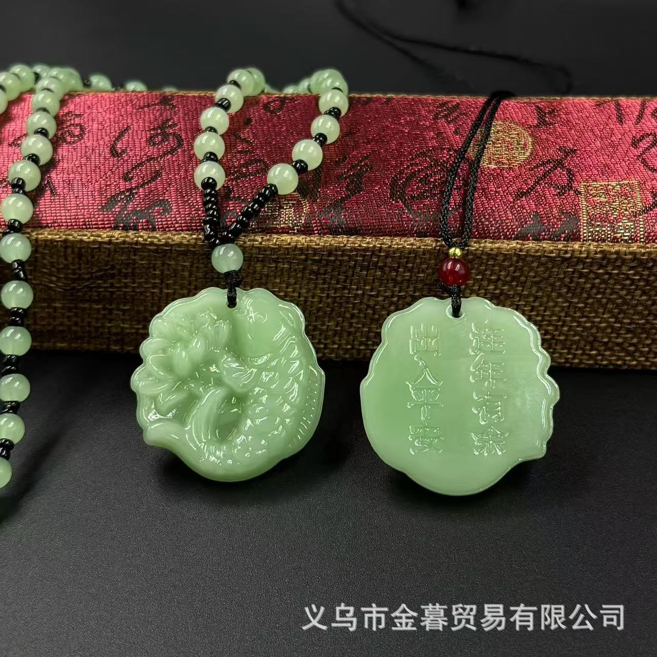 Imitation jade "Year After Year Abundance" fish pendant, double-sided carved koi fish pendant, sweater chain, live streaming promotional item wholesale.