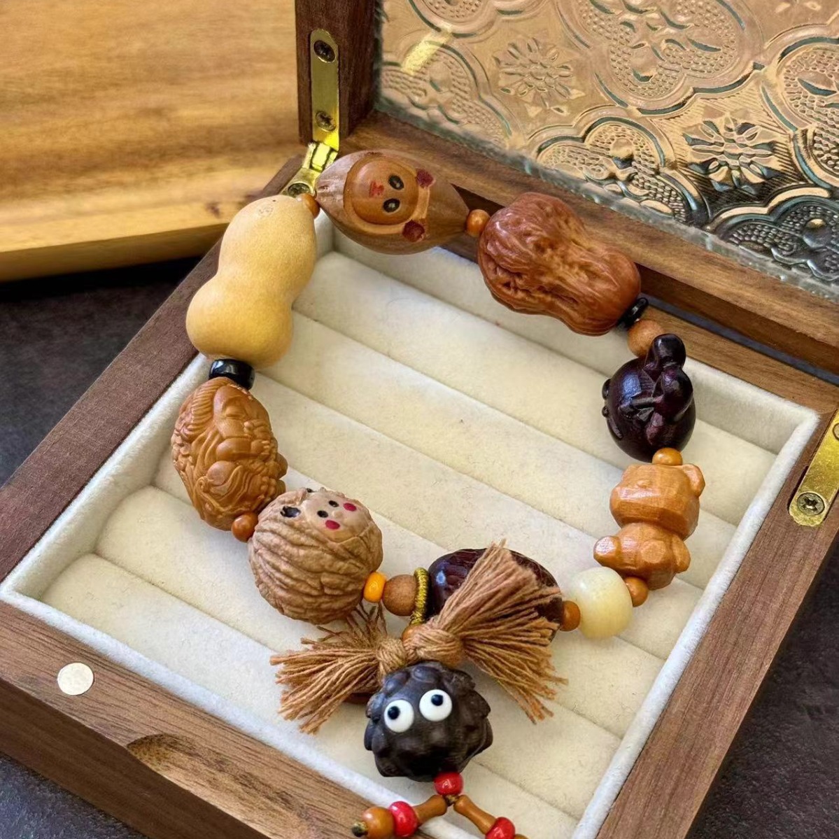可可爱爱多宝手串猴头卡皮巴拉搭配橄榄核象神小葫芦核桃花生DIY