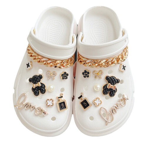 Cross-border adaptation of Cros Crocs Cute Bear Flower Chain DIY Removable Garden Shoes Shoe Buckle Shoe Flower Cover