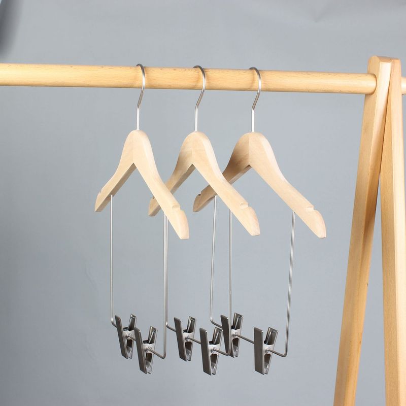 原木色の無漆子供セットの実木ハンガーの赤ちゃんのワンピースは一体型の子供服の店の服を掛けて卸売りを支えます。|undefined