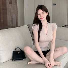 【官图原版布料】2024新款辣妹v领短袖t恤女夏纯欲风修身紧显瘦上