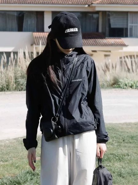 Mountain-style outdoor jacket similar to Mont, unisex windproof and waterproof hooded jacket, thin spring/autumn coat