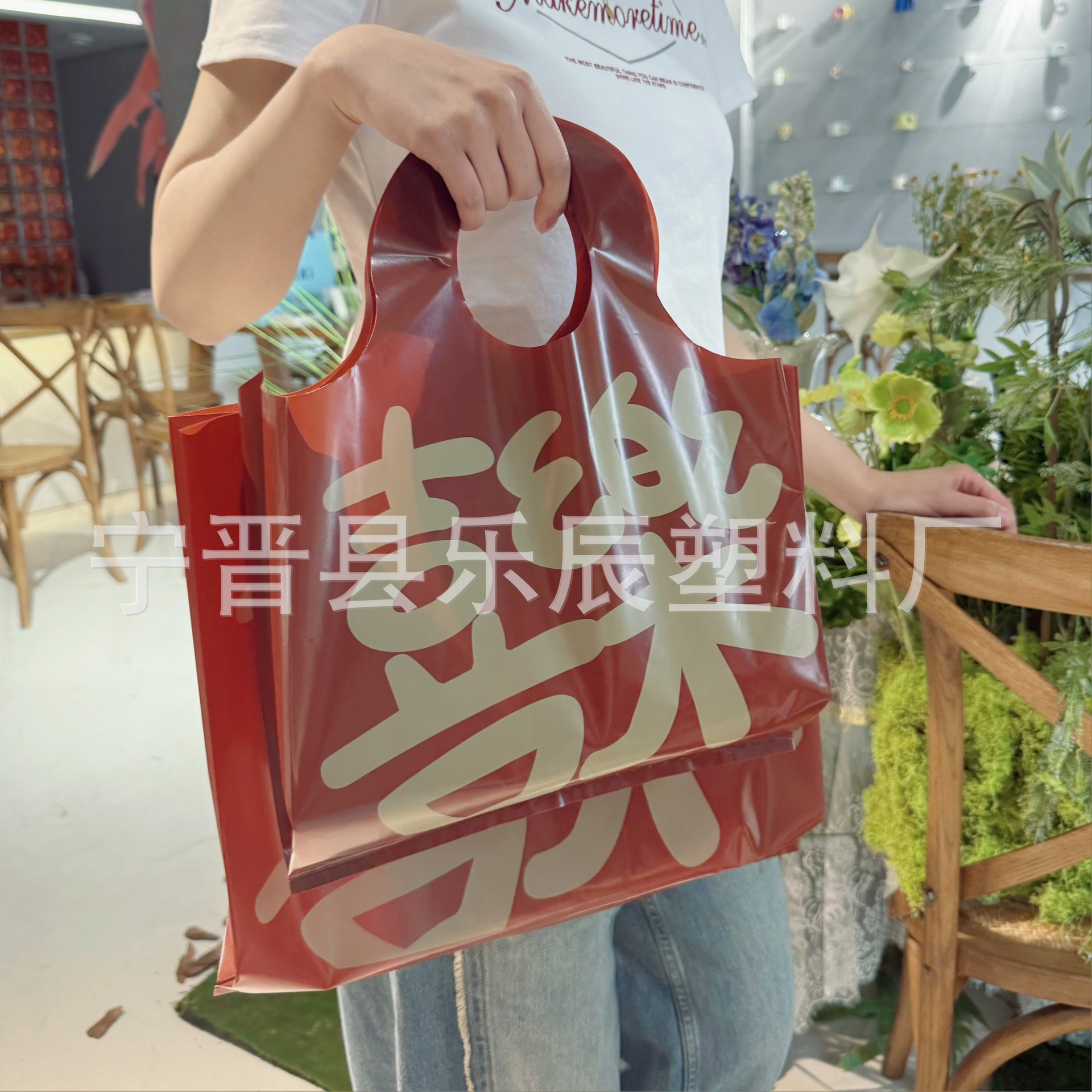 Bolsas redondas al por mayor logotipo de impresión de tendencia bolsas de plástico de moda bolsas de ropa de moda image 13