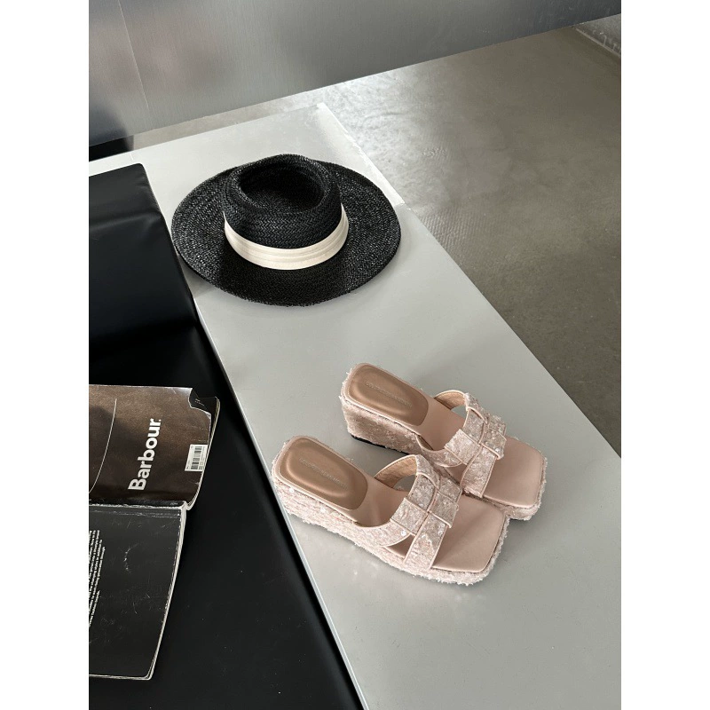 2024 новый летний темперамент маленький ароматный ветер толстые подошвы тапочки женские летние носить нишевые французские сандалии на высоких каблуках