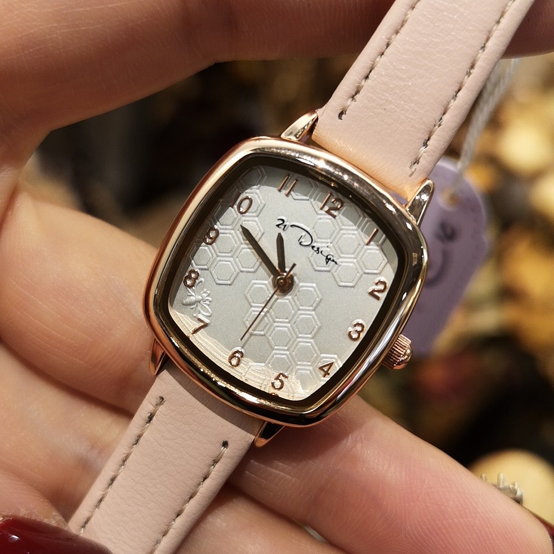 21設計韓版時尚潮流休閑方形白領學生石英女表廠家批發抖音快手