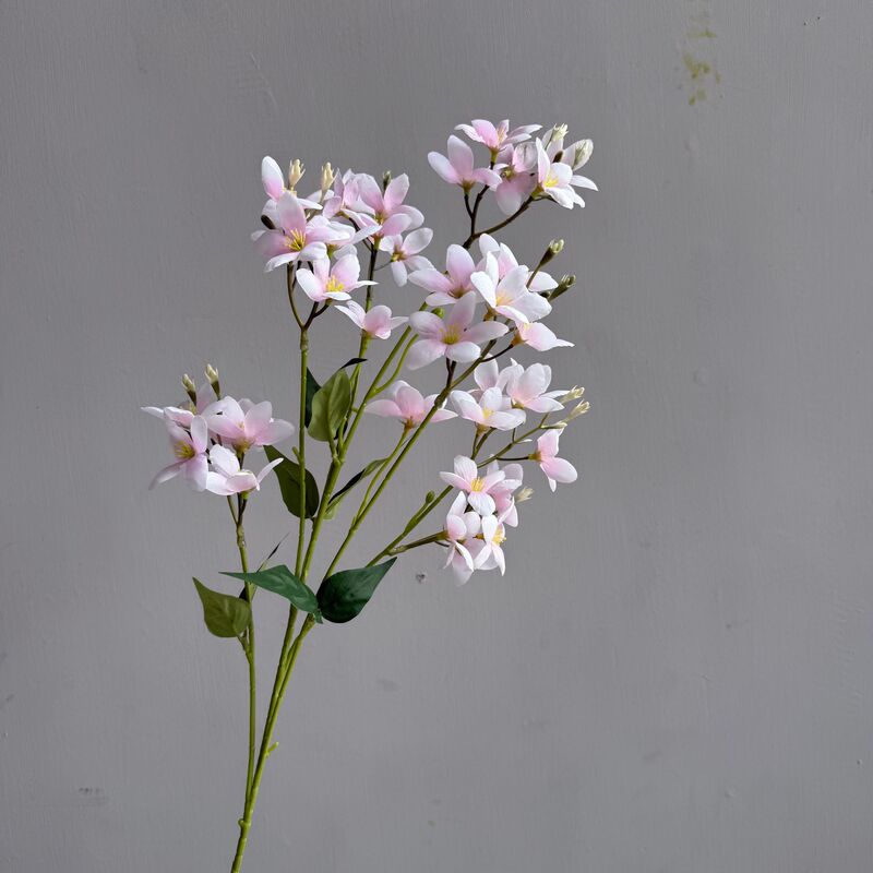 新鮮な蘭の小花、野の花、ホテルの背景の壁のフラワーアレンジメント、造花、結婚式場のフラワーアレンジメント、造花|undefined