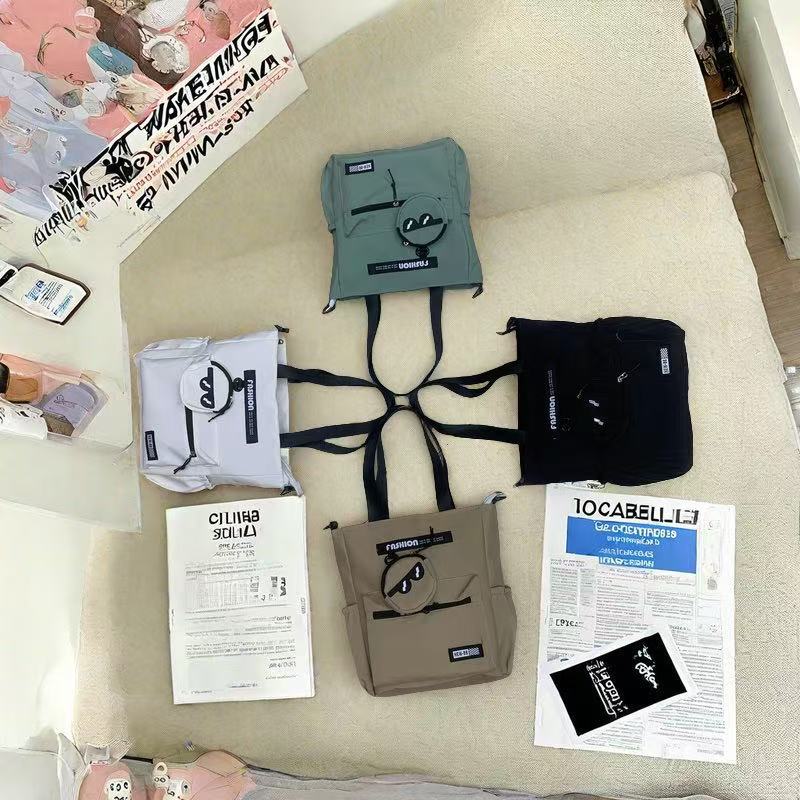 新款男女日常轻便休闲通勤包大学生上课斜跨包日系百搭户外包包