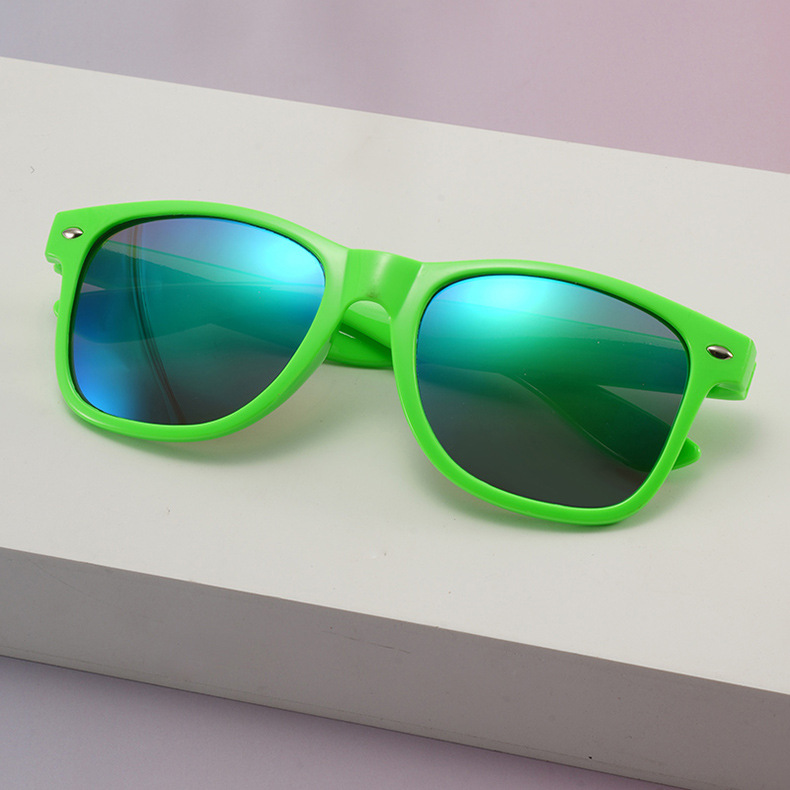 Gafas de sol retro de moda 2025, estilo caramelo con clavos de sombrilla de arroz, venta al por mayor directa de fábrica