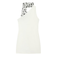 ZA�羳�W�����QŮ�b���uͨ����r���Ը����ò��c�첱�B��ȹ