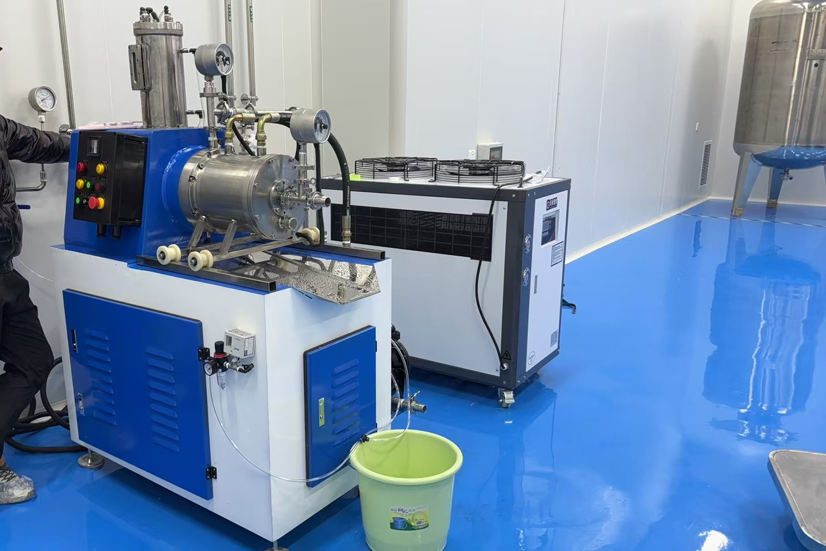 纳米砂磨机现场调试图