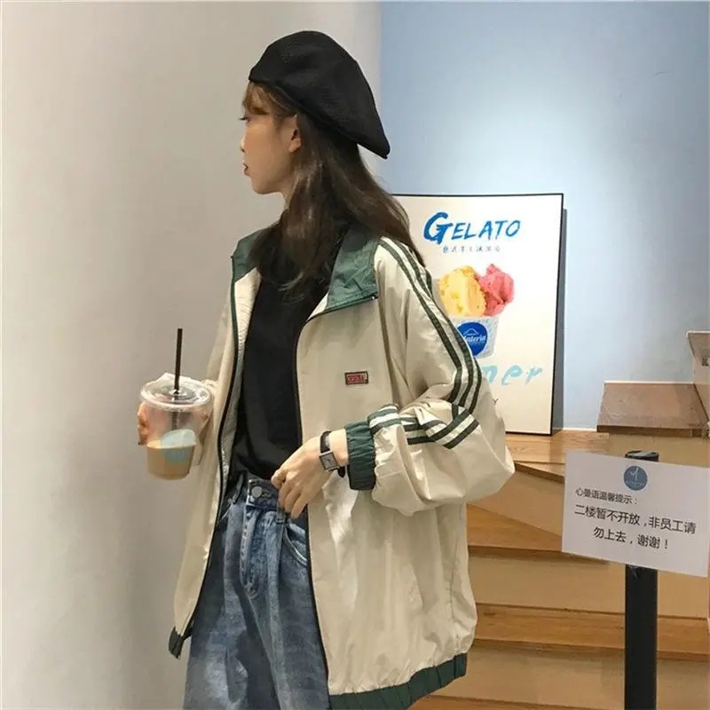Ropa de protección solar 2025 verano nueva chaqueta fina para mujer, top de manga larga estilo coreano holgado, informal y a la moda para estudiantes.