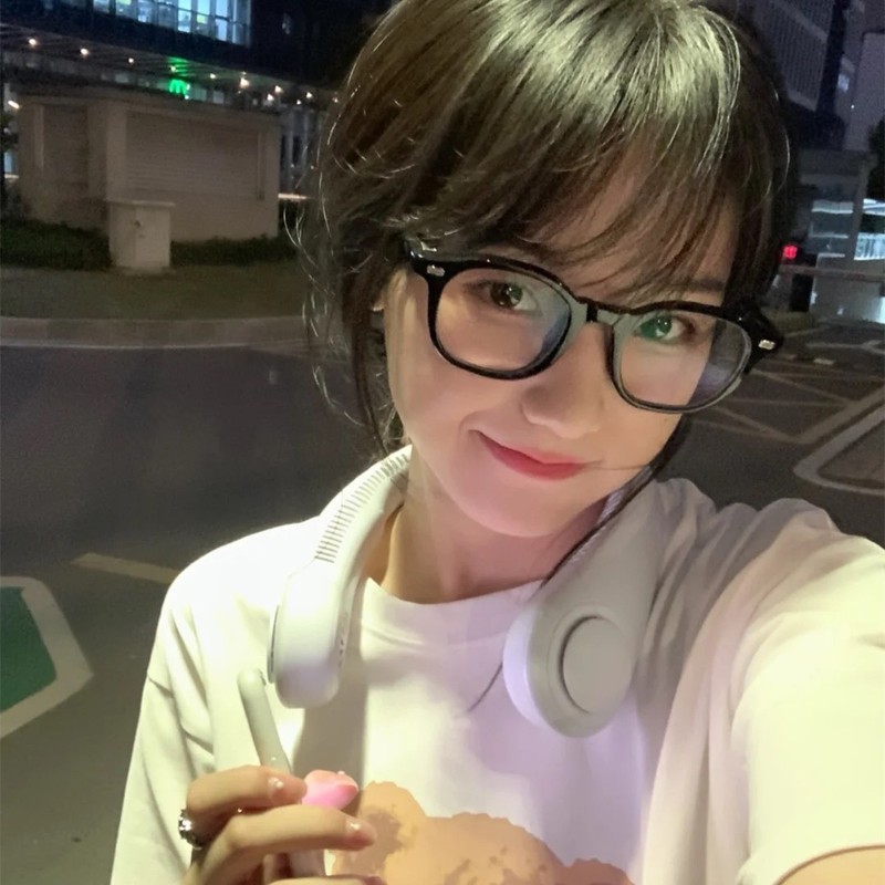 韓国版すっぴん神器メガネフレームins黒枠リベット角型防ブルーライト平光鏡女円顔ネット赤近視|undefined