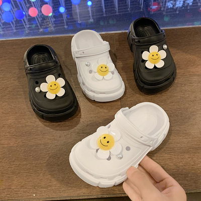 Модные летние тапочки в стиле Crocs на солнечной энергии, повседневная пляжная обувь, 2023, закрытый носок, подходят для носки на улице