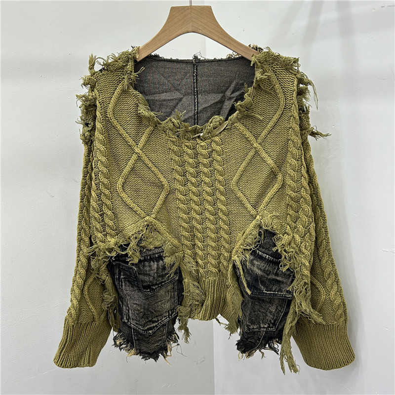Diseño de moda personalidad nicho de tejido de ganado tejido de costura jeans cuello redondo manga larga suéter corto para mujeres 2024 otoño invierno