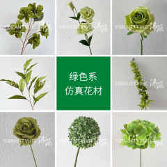 緑の色は花の材料の森系の結婚式場の天井をシミュレーションして高い造花の緑を選んで背景の壁の花の壁の道路を植えて生け花を導きます。