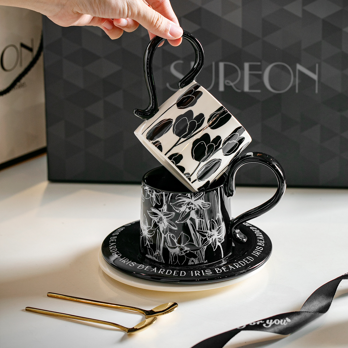 Conjunto de tazas de café vintage francesas de alto valor para el menú de la tarde, tazas de cerámica de diseño de restaurante de café