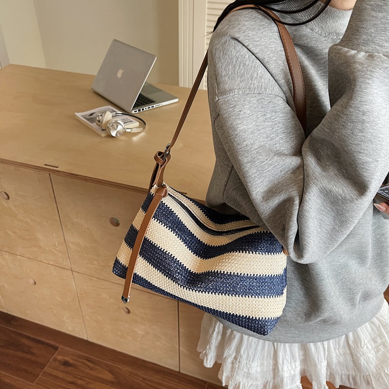 Bolso de moda coreano de verano 2026 nuevo bolso de mujer escuela de estilo tejido de paja bolso de hombro bolso de color contraste diario