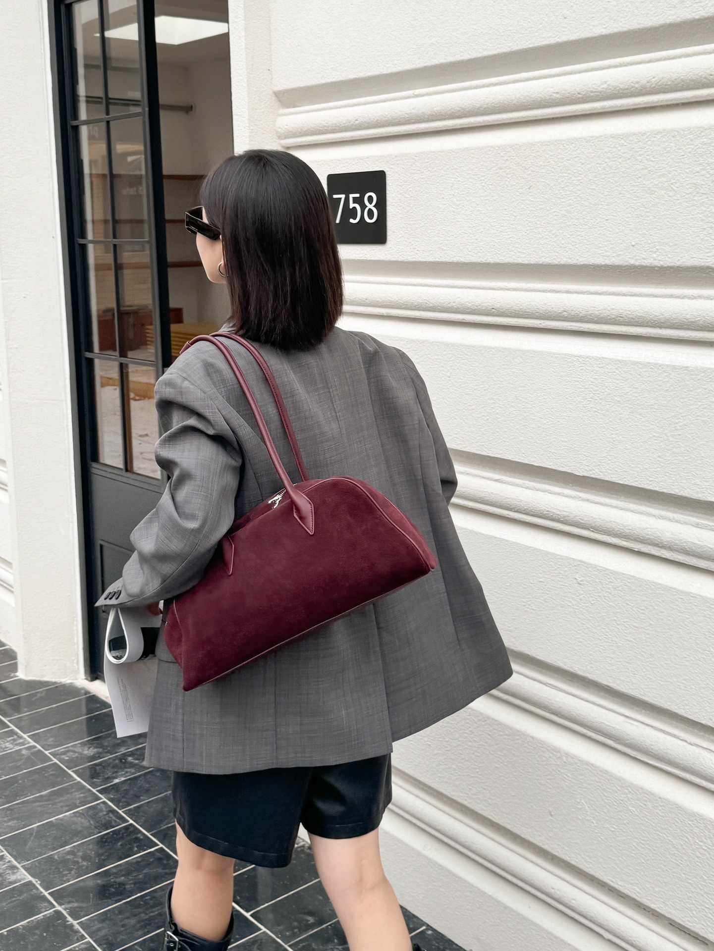 Niche Design French Vintage Matte Cowhide Tote Bag For Women 2024 New Arrival Large Capacity Shoulder Baguette Bag For Commuting - Thumbnail 6