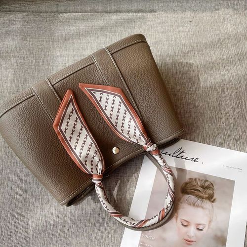  New Leather Garden Bag with Lychee Pattern, Simple Style, Large Capacity, Single Shoulder, Crossbody, Hand Carry, Mommy Tote Bag