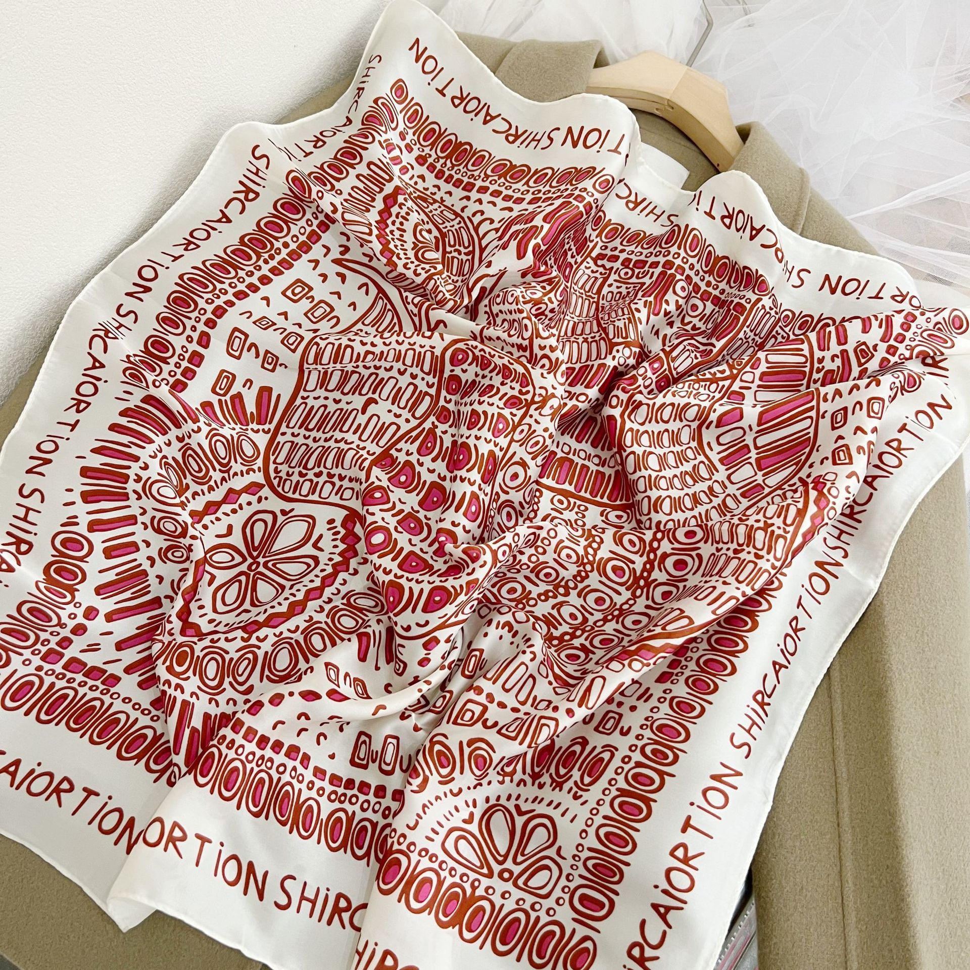 70 pañuelo cuadrado pequeño con letras impresas, pañuelo de seda para mujer, diadema fina de alta definición, bolso atado, ropa de trabajo, accesorios profesionales, pañuelo de lujo accesible