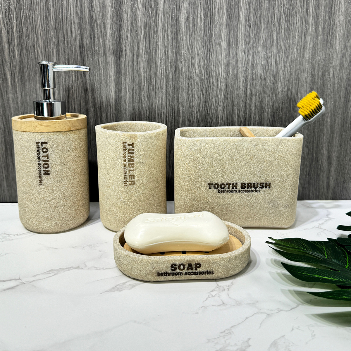 Baño de cuatro piezas con cubierta de bambú de resina, baño de hotel de estilo europeo, juego de lavado, taza de enjuague bucal, jabón, botella de desinfectante de manos