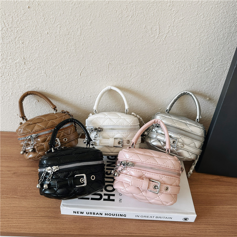 2023 Nuevo hilo bordado Chanel estilo mini bandolera de mano para niños hebilla de cinturón lápiz labial pequeño bolso de hombro al por mayor