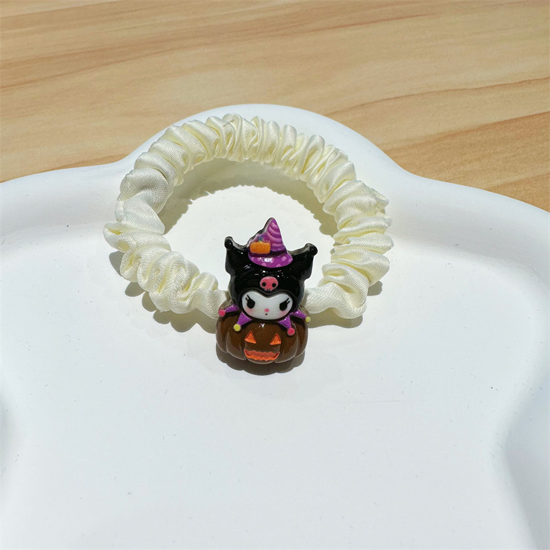 ハロウィーンのサンリオの髪輪が可愛いです。|undefined