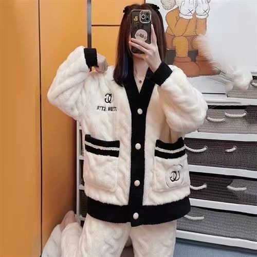 New coral fleece black and white loungewear, winter women's style, fleece-lined and thickened, autumn/winter loungewear, cartoon set