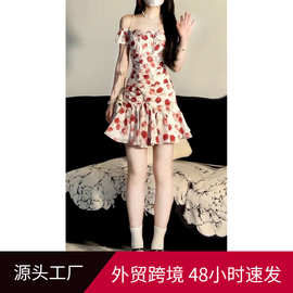 2026新款夏季法式红色印花一字肩连衣裙子女独特绝美掐腰气质短裙