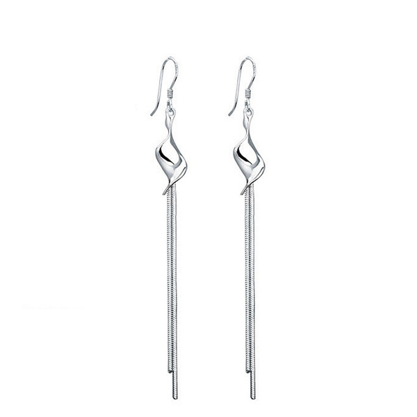 Elegant geometric earrings with tassels