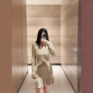 秋季新款法式名媛小香风修身显瘦圆领单排扣长袖连衣裙