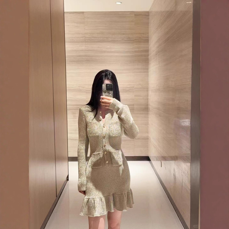 Autumn New French Socialite Style Slim Fit Round Neck Single-Breasted Long-Sleeved Dress