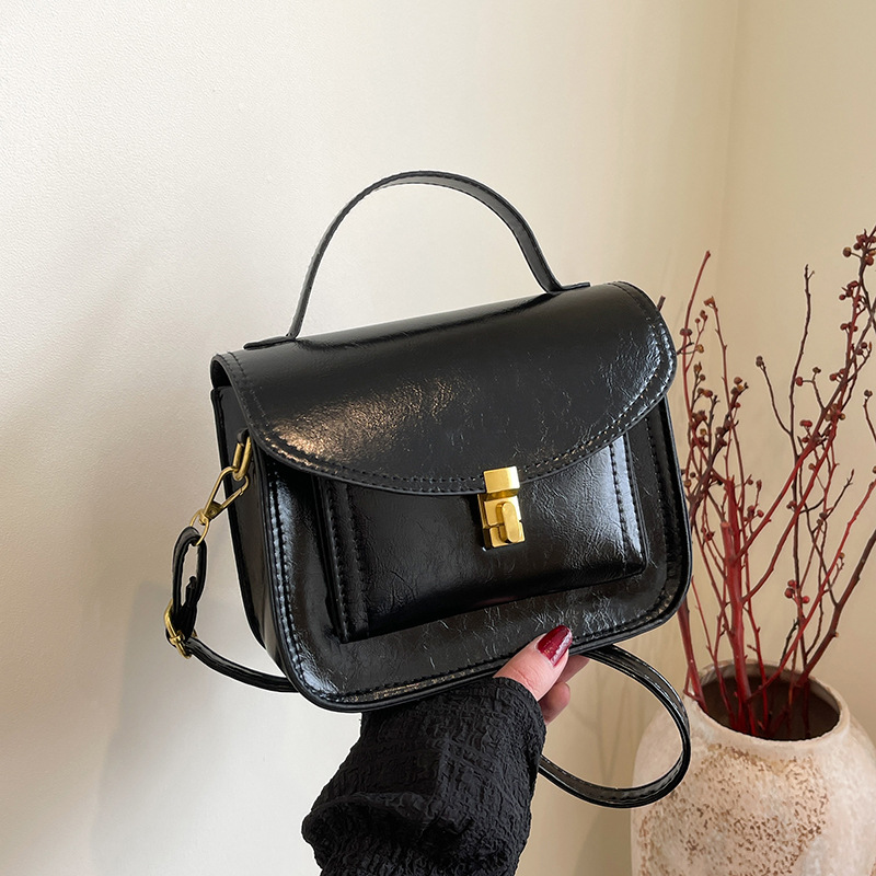 Este año, la popularidad de la bolsa de correo retro para mujeres 2025 nuevo cuero blando hombro simple bolso de mano universal