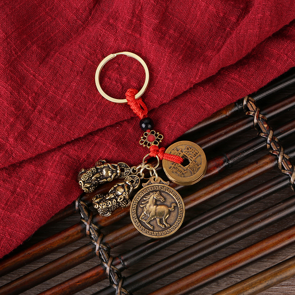 Latón cuerda roja cinco emperadores doble Zodiaco suerte tarjeta llavero retro hombres y mujeres Zodiaco aleación coche colgante