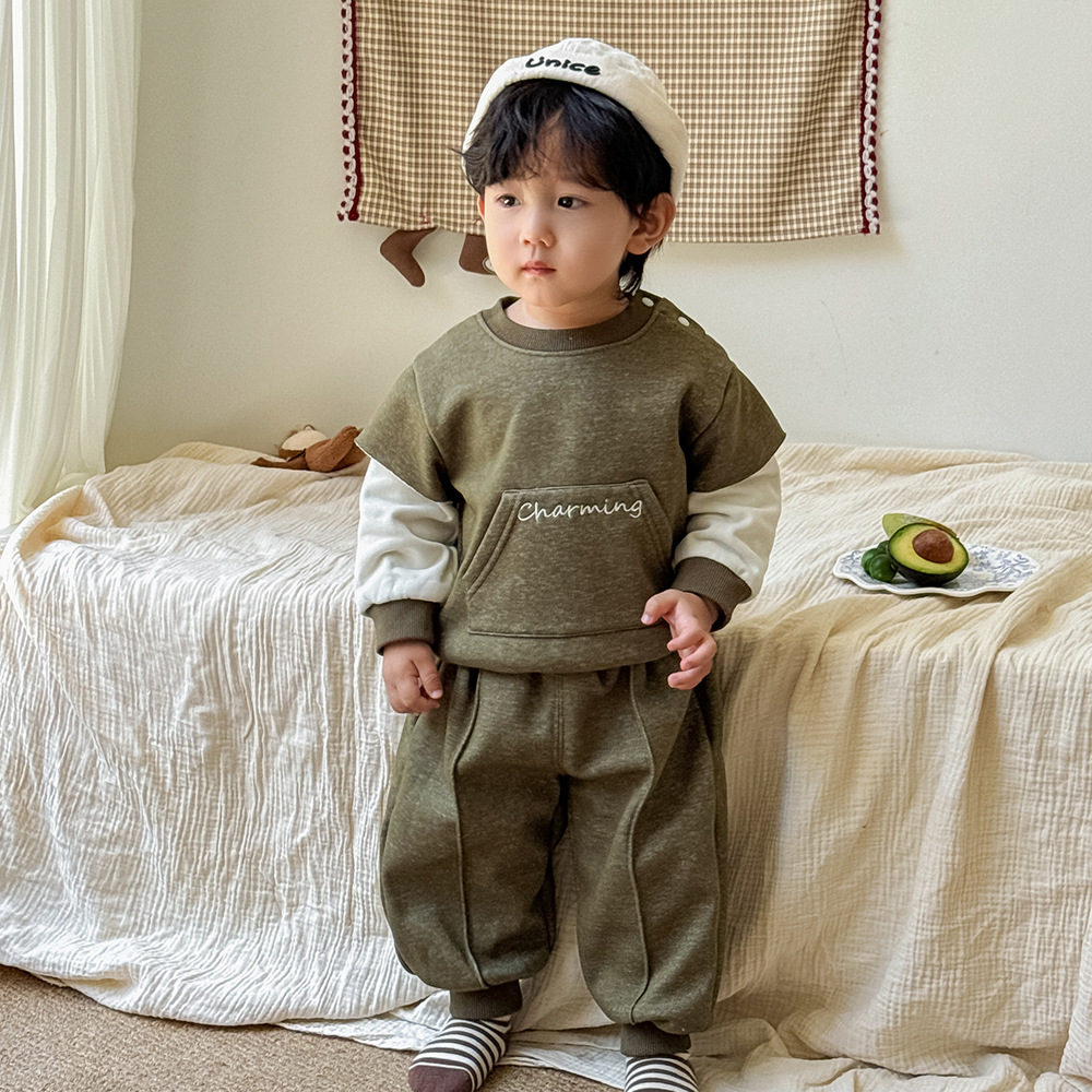 Traje para niños de estilo coreano otoño e invierno más terciopelo de dos piezas engrosado otoño e invierno estilo extranjero ropa exterior suéter para bebés pantalones ropa exterior