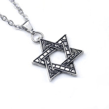 爆款服装礼品明星同款小雏菊项链男复古六芒星双面吊坠批发