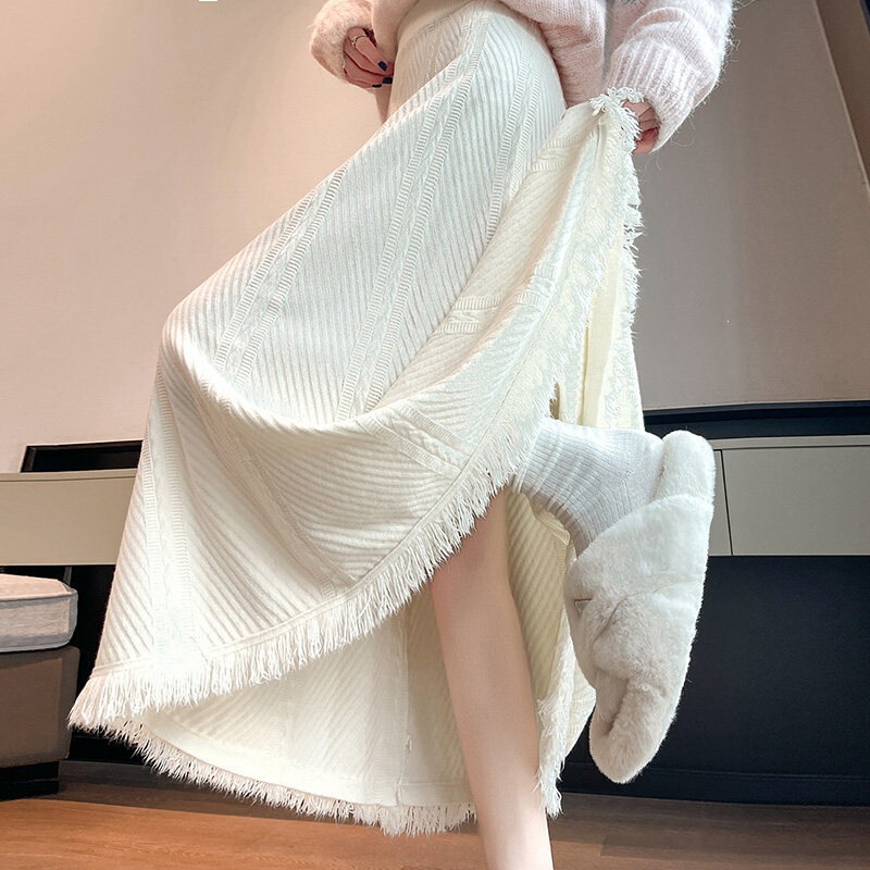 White fringed knitted skirt for women, 2026 autumn and winter new style, high-waisted, slimming, mid-length, A-line, large hem umbrella skirt, trendy White fringed knitted skirt for women, 2026 autumn and winter new style, high-waisted, slimming, mid-length, A-line, large hem umbrella skirt, trendy